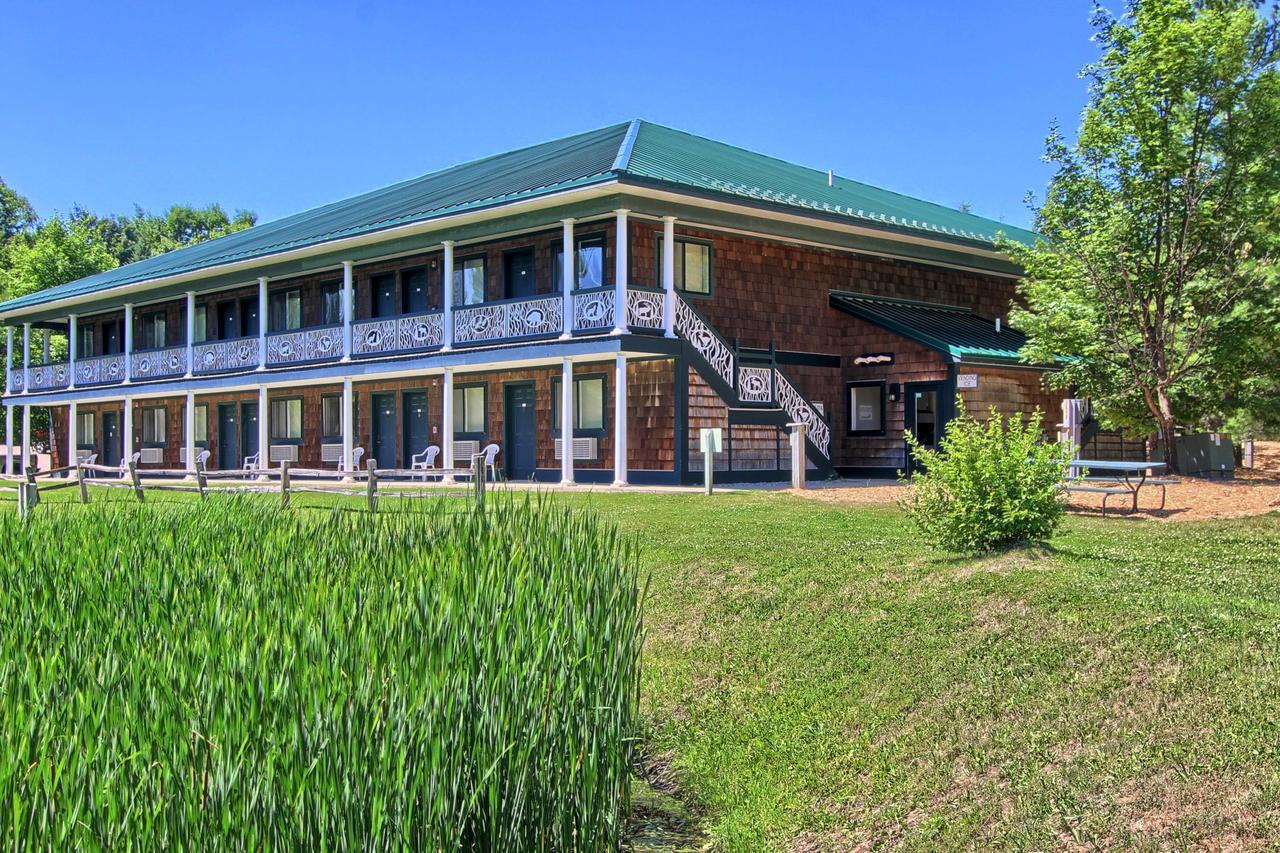 The Legend Cottage Inn Bellaire Екстериор снимка